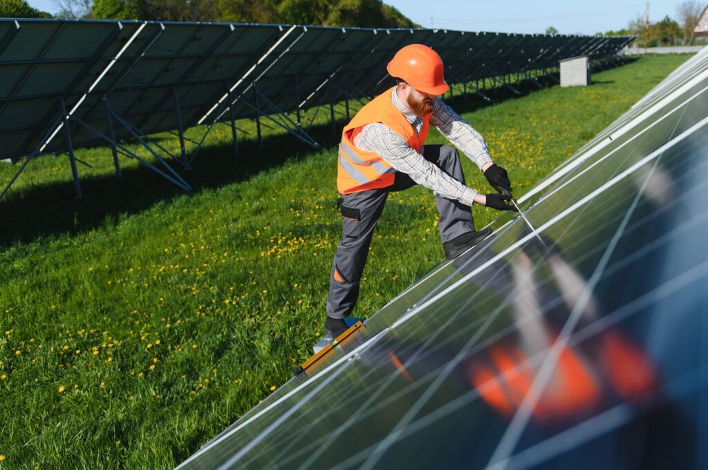 Solarpanel Techniker